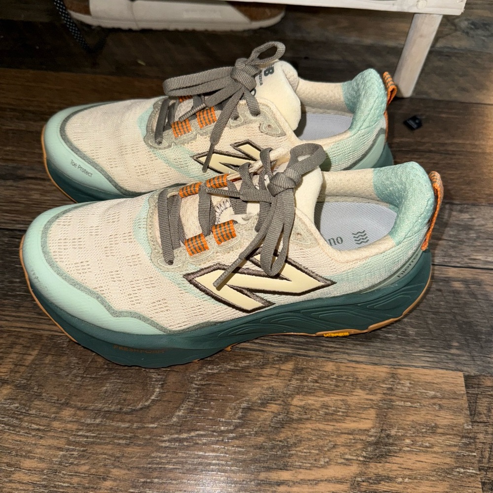 New Balance women Mint and Cream Sneakers